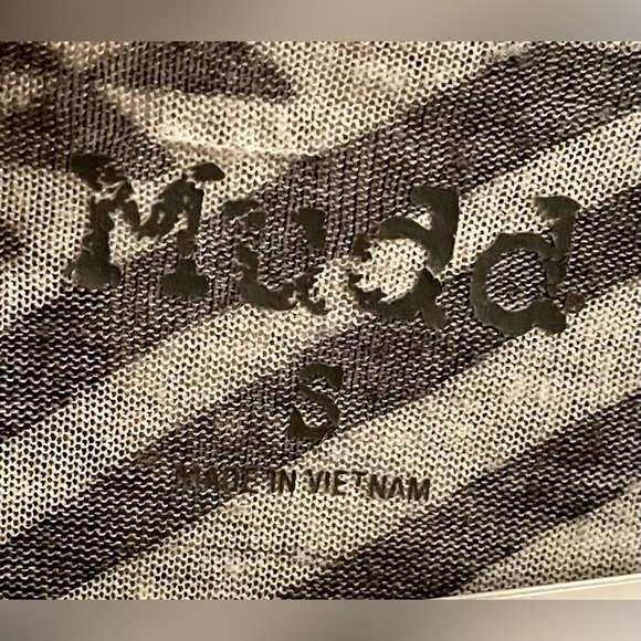 Black and White Pattern Mudd V-Neck Shirt - Picture 3 of 3